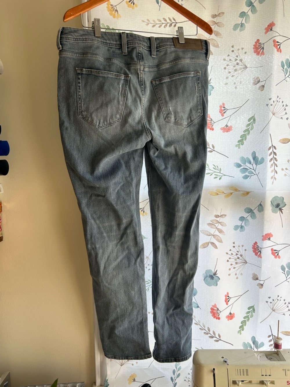River Island Men's Straight Jeans in Faded Gray with Distress - Picture 2 of 4